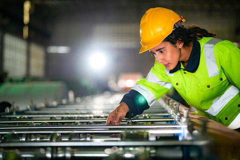 精密掌控，精准呈现——机械设备产品画册中的控制测量设计艺术